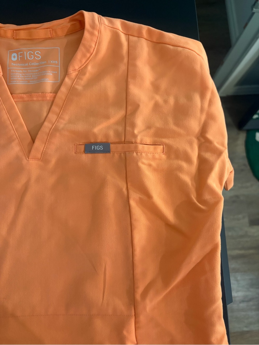 Figs Papaya Scrub Top - Picture 3 of 8